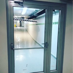 Левая противопожарная дверь / серия FRM7439