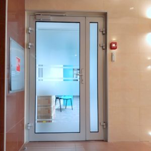 Левая противопожарная дверь / серия FRM7441