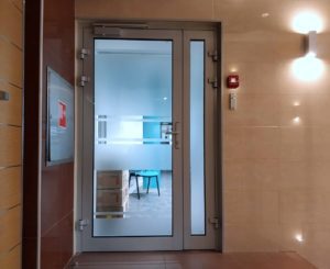 Противопожарная дверь с доводчиком / серия FRM7527